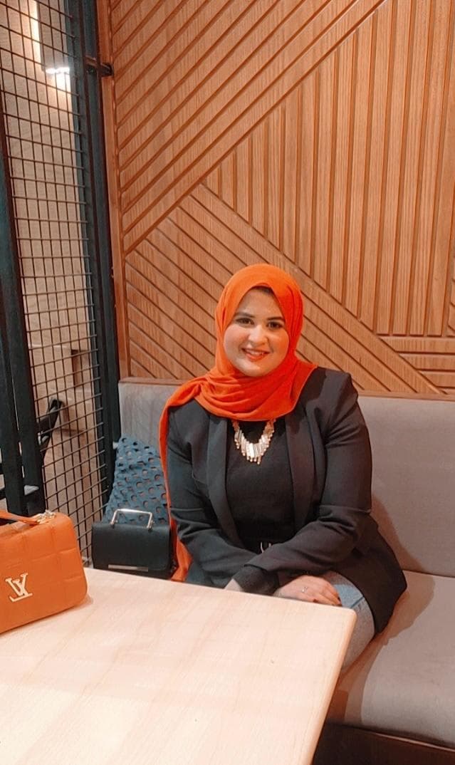 الأستاذة فاتن حسنين